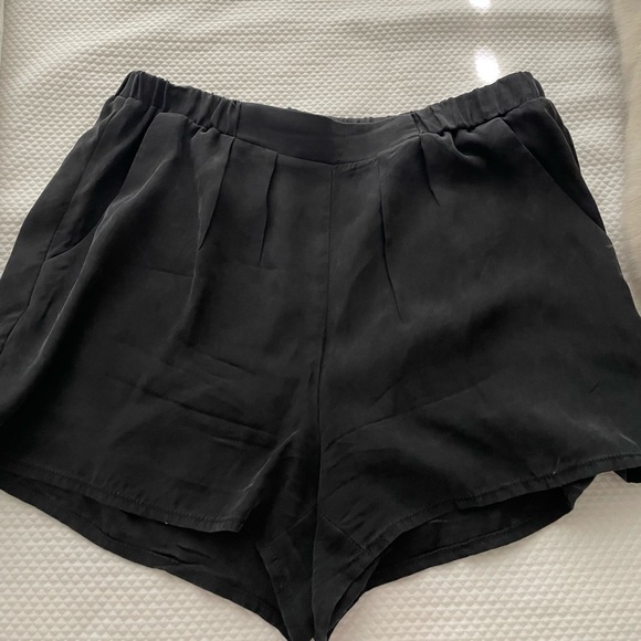 Alice and Trixie shorts - Picture 1 of 3